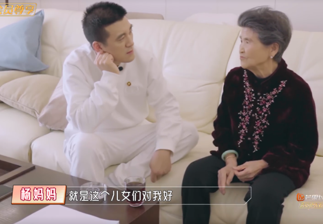 86歲婆婆在上海陪安迪讀書，擔(dān)心年紀(jì)大，黃圣依：媽你不是負(fù)擔(dān)