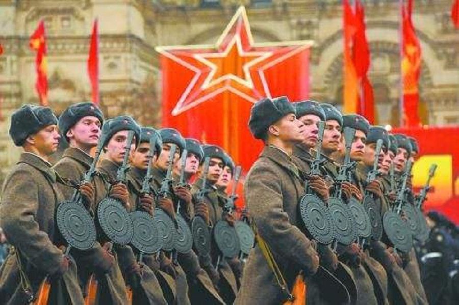 吃鸡里的大盘鸡，上甘岭上的唱片机，一挺机枪