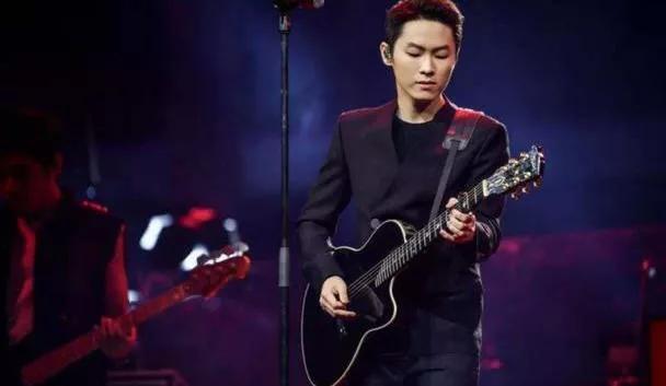 历届《中国好声音》冠军混得最好的前三位，最小的仅有18岁？