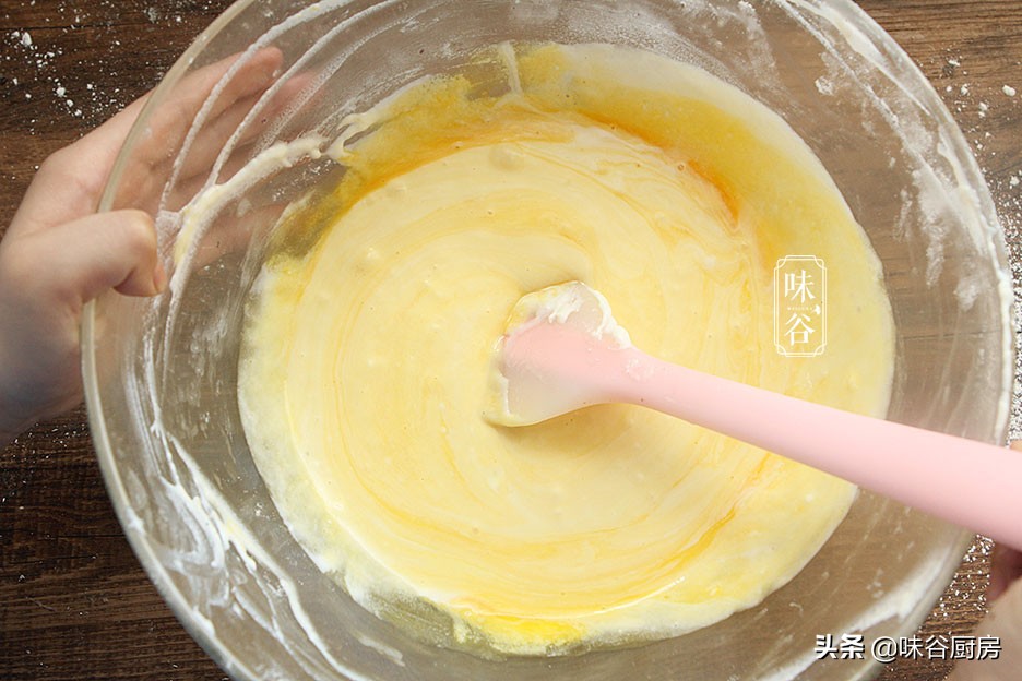 在家做蛋糕，牢记3个要点，蛋糕不塌陷不回缩，蓬松细腻好吃