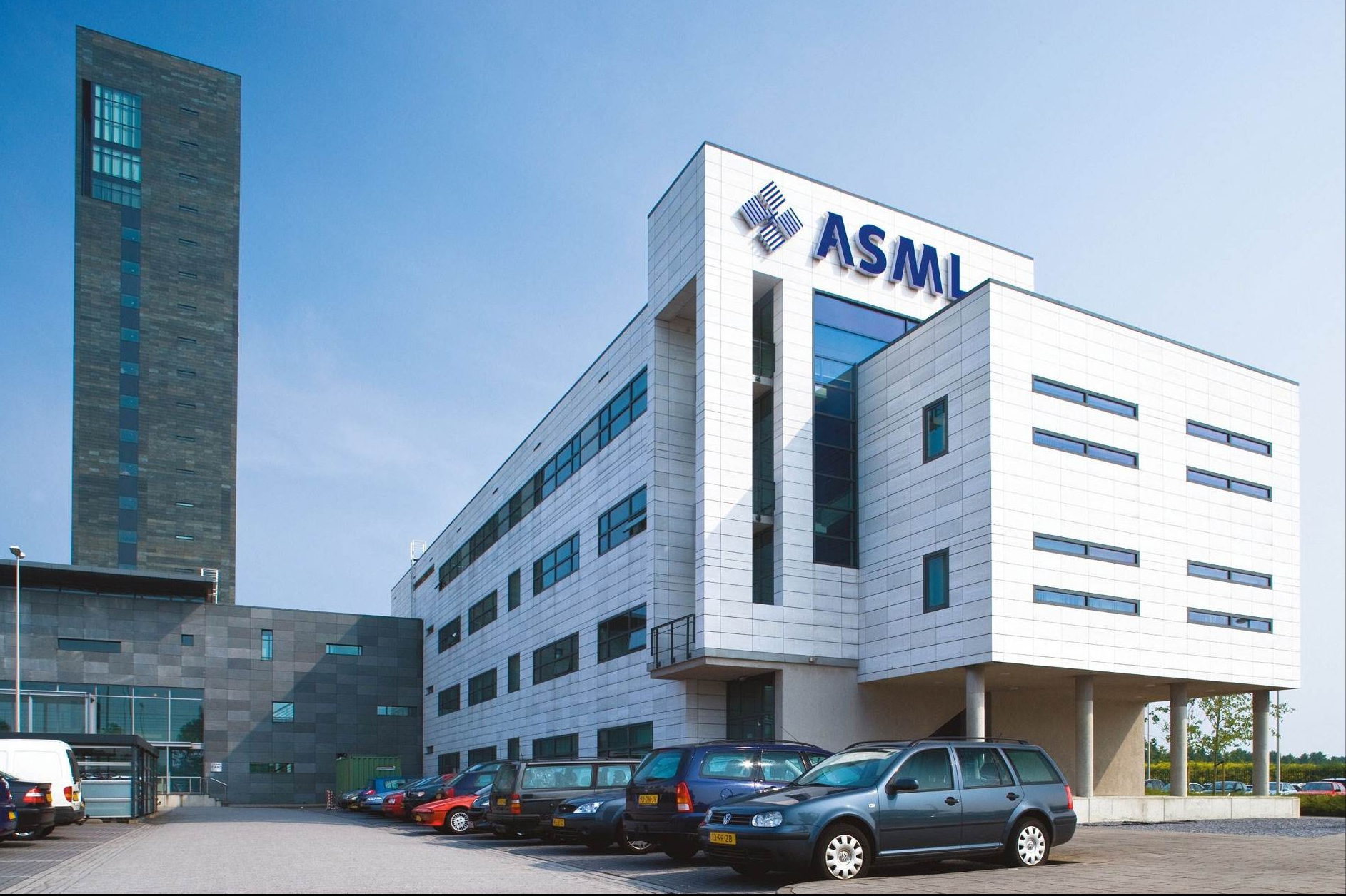 ASML“转性”了，开始重视中国市场，接连就光刻机官宣表态