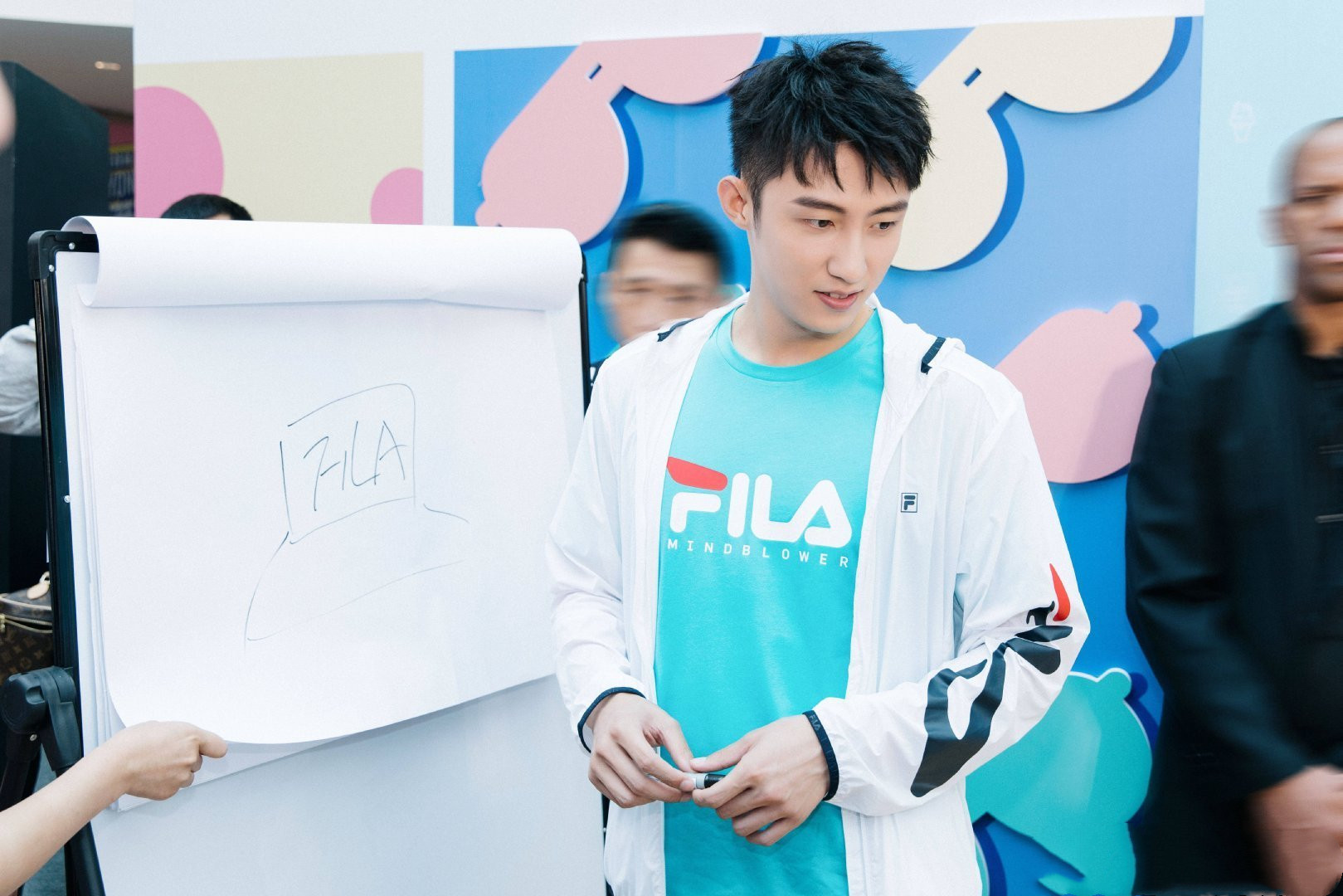 黄景瑜新剧将播，王雨馨又蹭热度？我看到了人