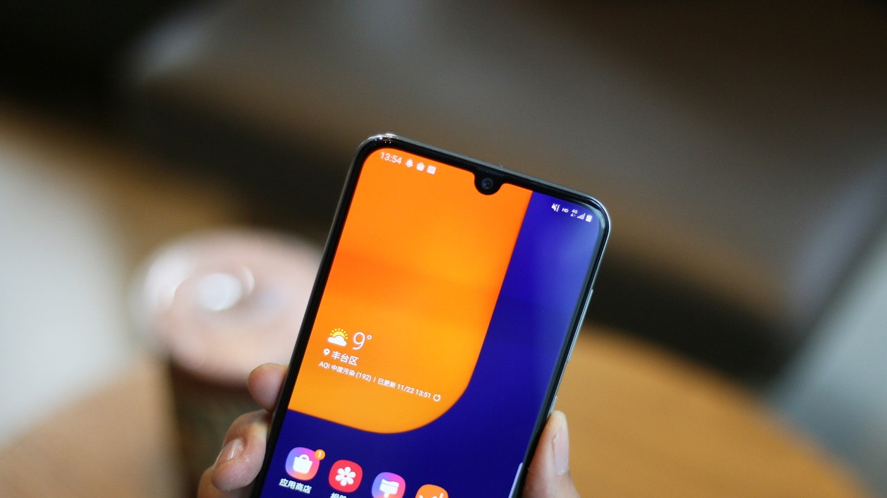 三星Galaxy A50s上手体验：绝美屏幕+精巧机身，舍不得戴保护套