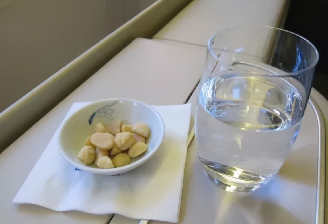 韩国财阀小公主一杯水泼掉2080亿，大公主说：国家都是我们的