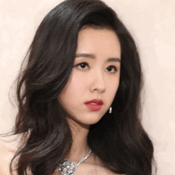 别再“披头散发”了！这4款冬季发型才够美够撩