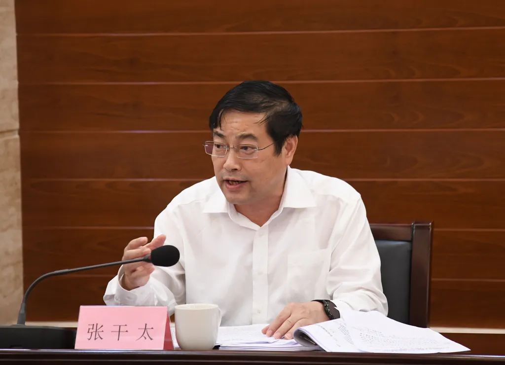 ​市五届人大常委会举行第三十七次会议第一次全体会议对市教育局等7个单位开展专题询问