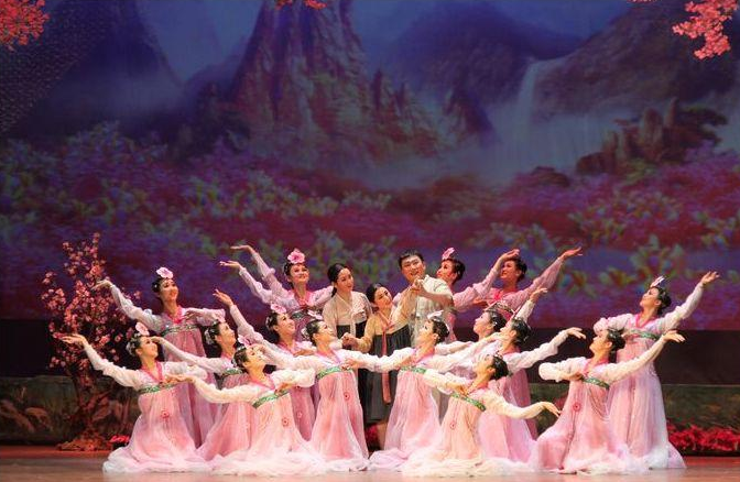 朝鲜电影《卖花姑娘》的故事，金日成编剧，金