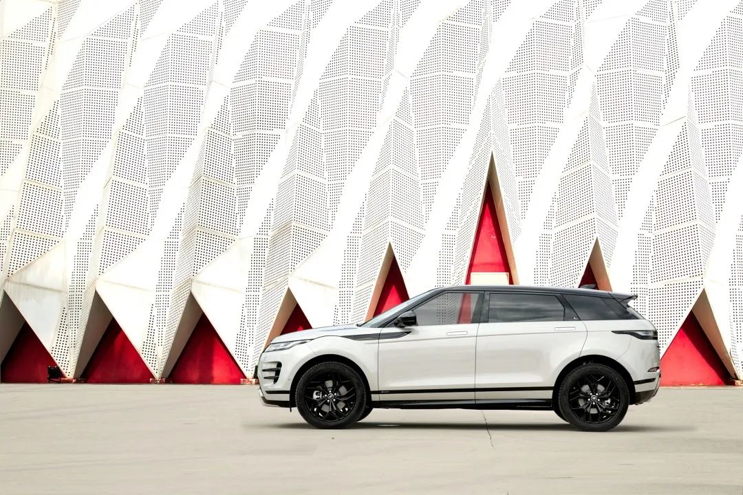 30多万就能买加长轴距的路虎，比GLC、X3、Q5L更有面儿