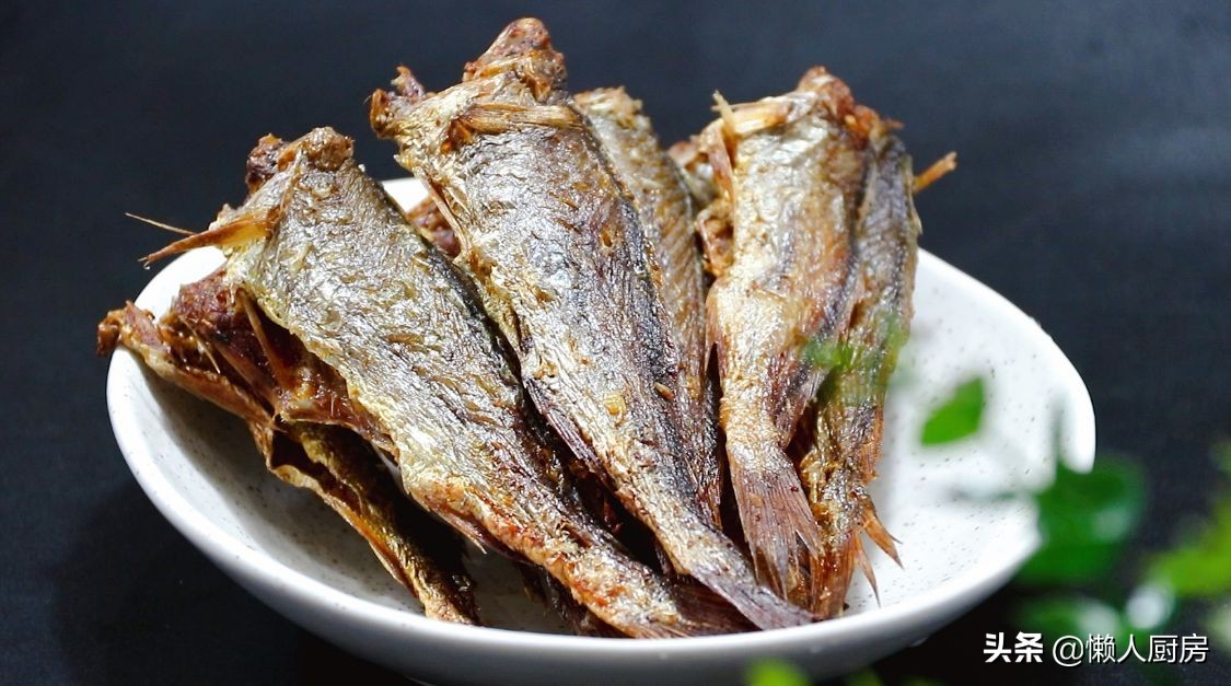 不用油炸，小黃魚怎麼做才好吃？ 教你做香酥小黃魚，還不用吐魚刺