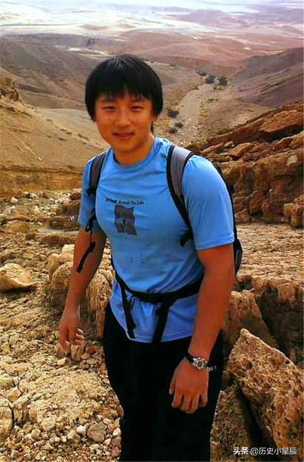 他是物理神童，曾誓言报国，哈佛毕业后成为美