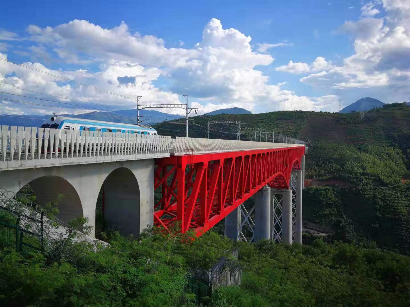 �������Ÿ��ܹ���ʦ������������������嵽��ĥ��·���м��