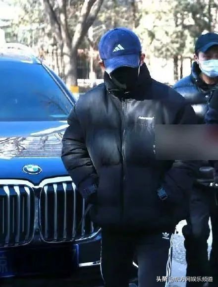 CCTV spring is late first big couplet discharges easy melt 1000 royal seal show a body