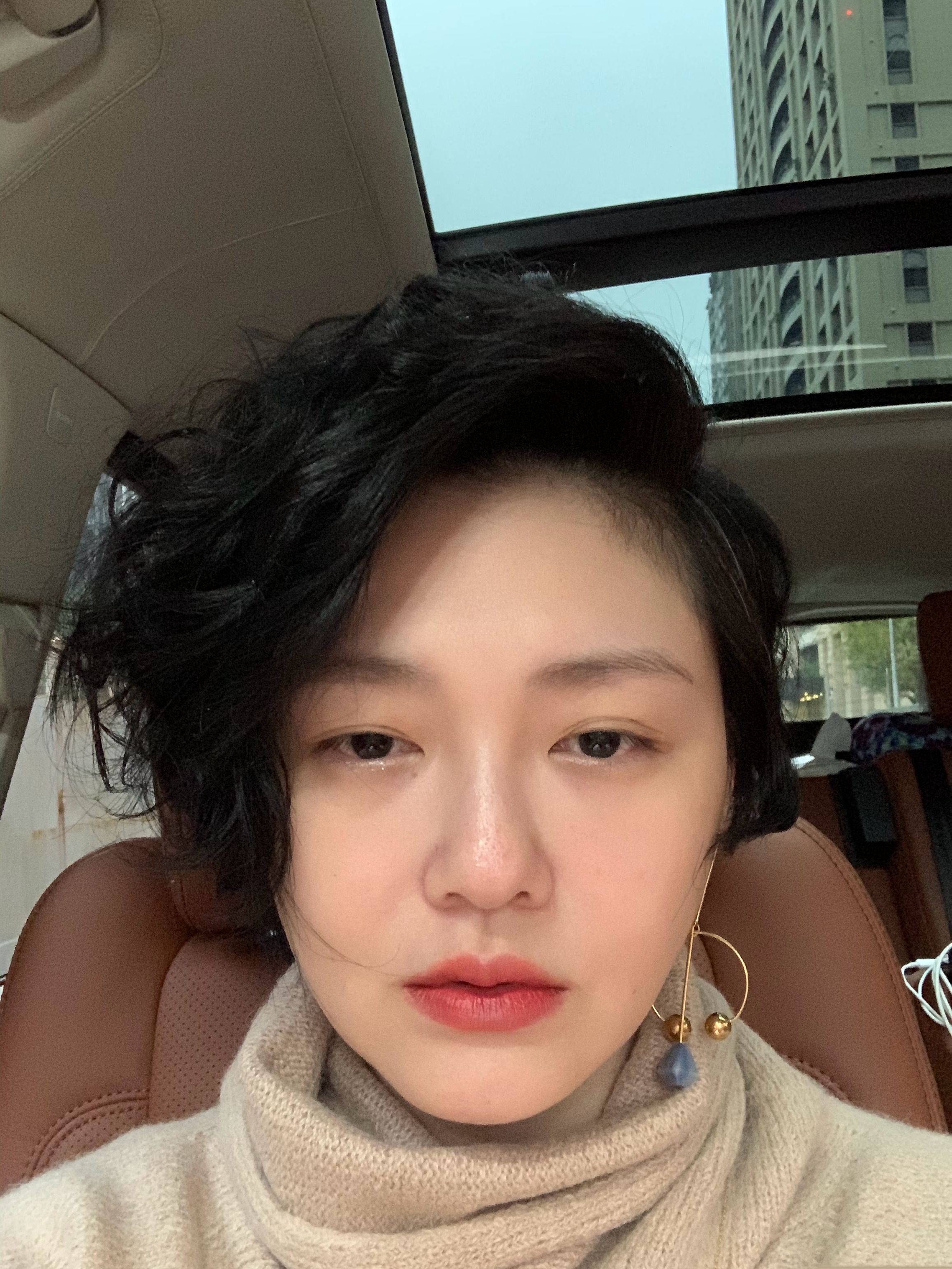 侯佩岑生日曬照，大s攜小s驚喜現身，剪齊劉海紮馬尾少女感十足