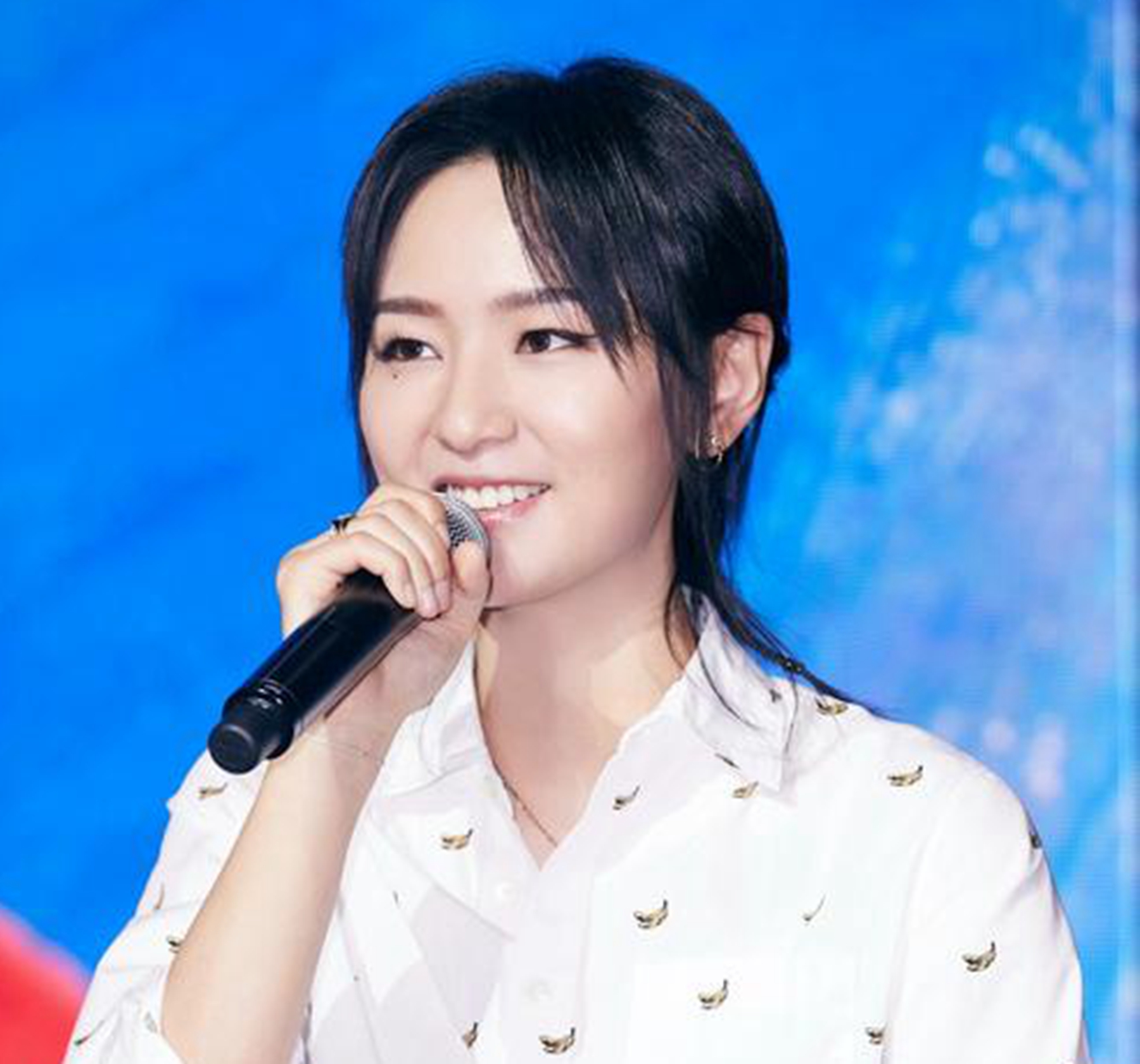 周笔畅整容成功！大方回应：本来照着杨幂整，结果却像杨紫刘诗诗