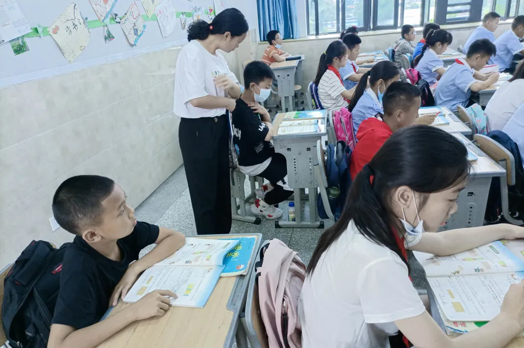 双流区黄水小学——亦师亦友双巴同携手，唯德成邻汉藏一家亲