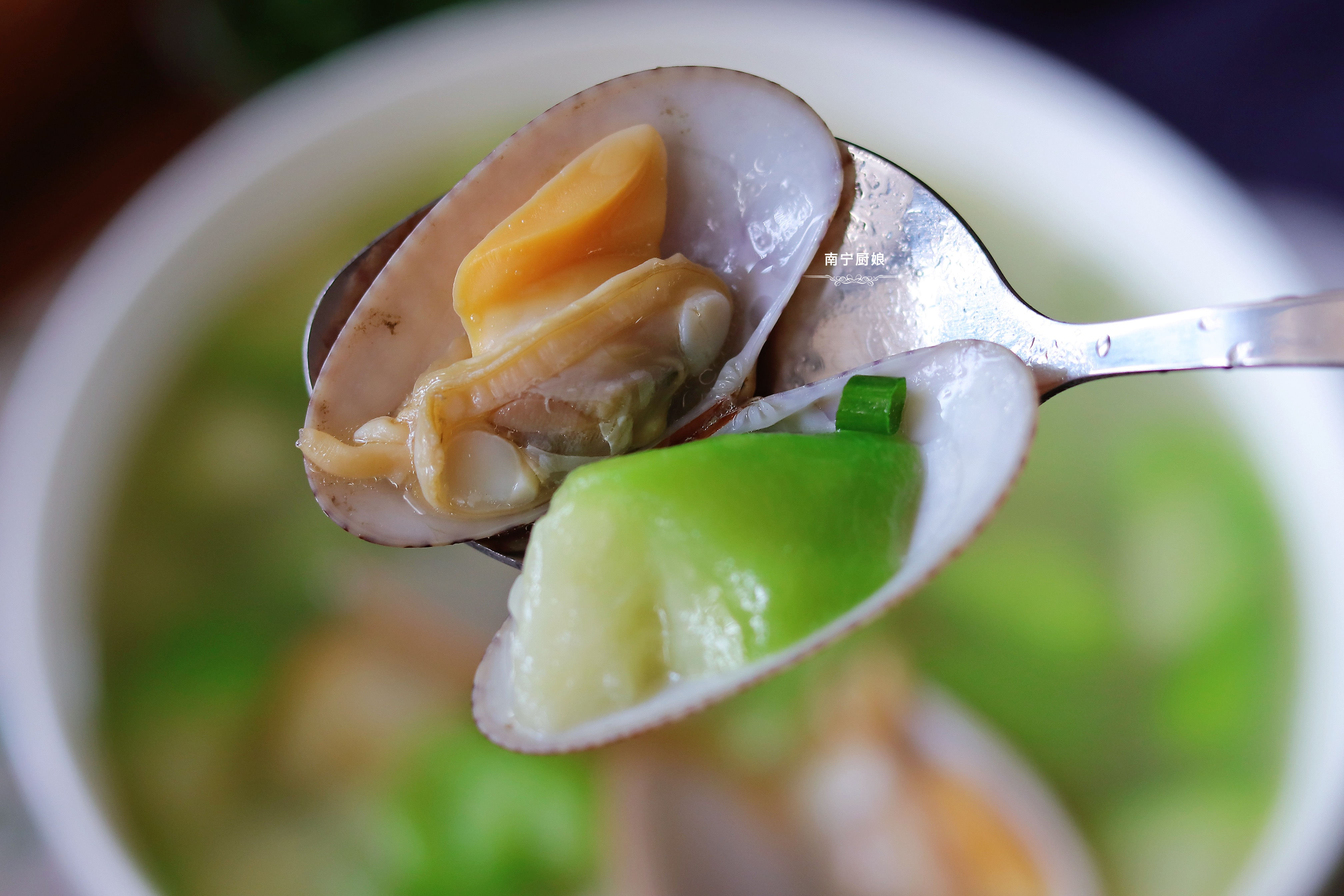 My favorite bowl of soup in autumn, the soup is sweet and nutritious, every time I make a pot, I will drink it up.