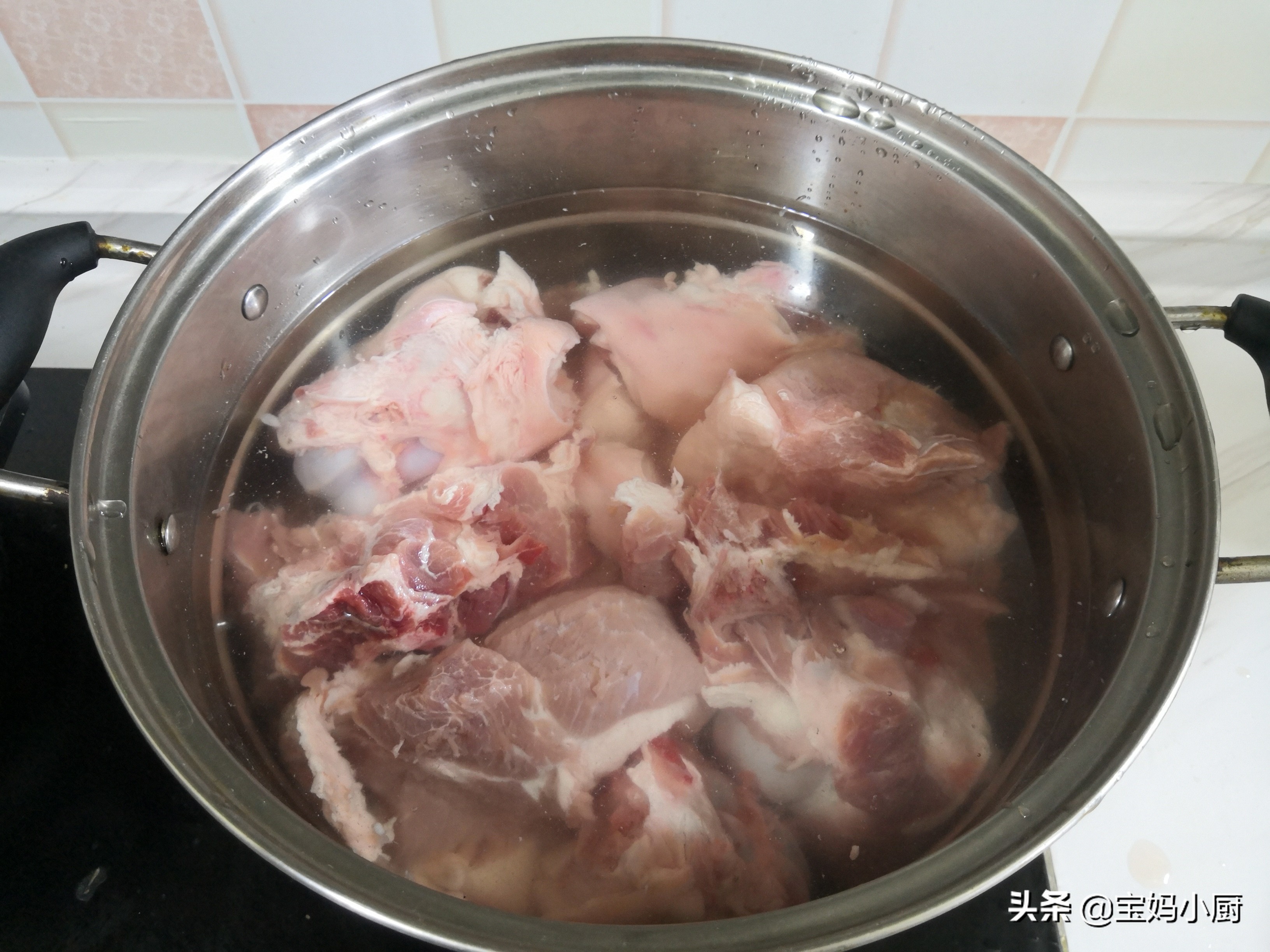 自打学会酱骨头这做法，每周都得做一盆，不到一百块，实惠管饱