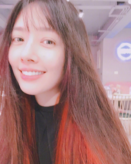 郭碧婷产后素颜出镜，整个人的状态每况愈下，