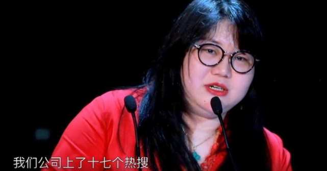 太能折腾！杨天真“炫耀”北大学历，大码女装