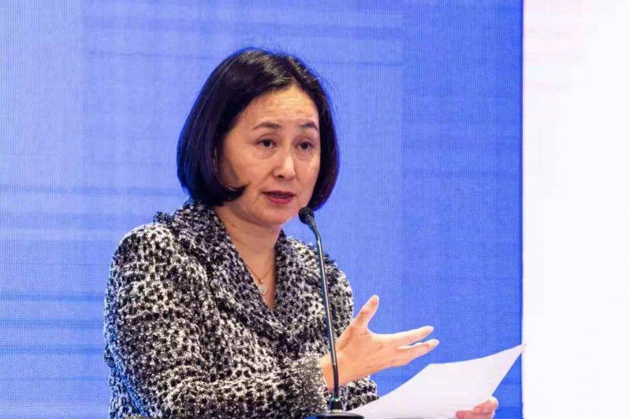 98岁赌王被曝病危！何超莲等人齐聚医院探视后，