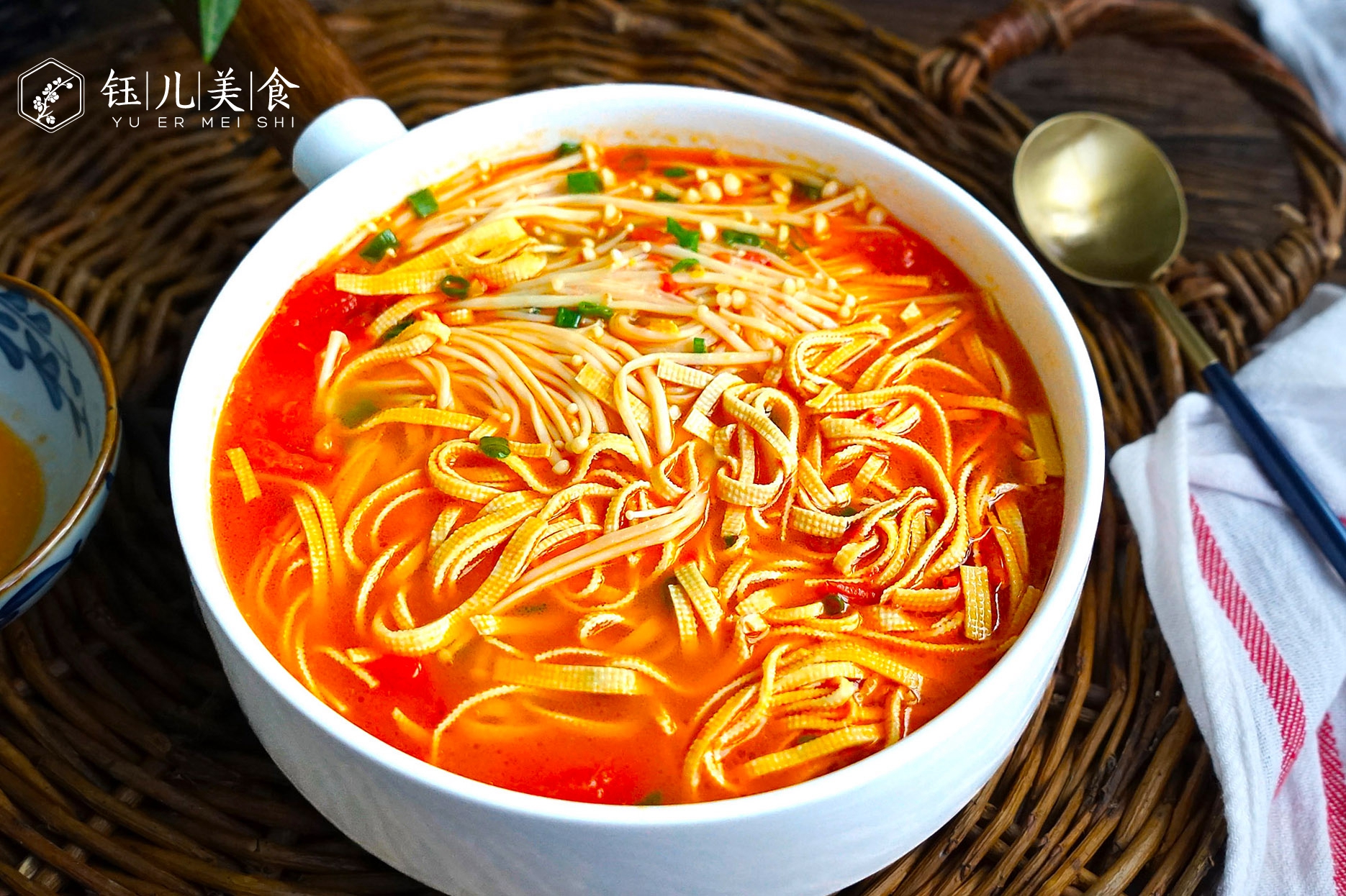 入秋后，金针菇这6种吃法火了，营养鲜美，比吃肉还要香，快试试