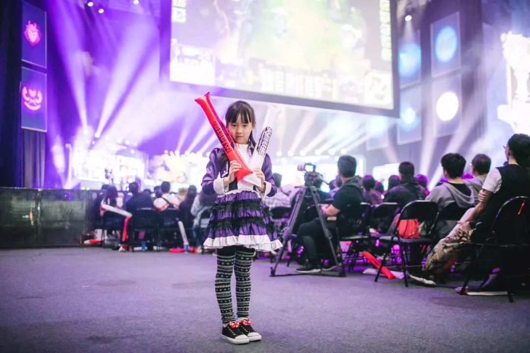 当电竞女强人成为母亲：有人放弃股权，有人带