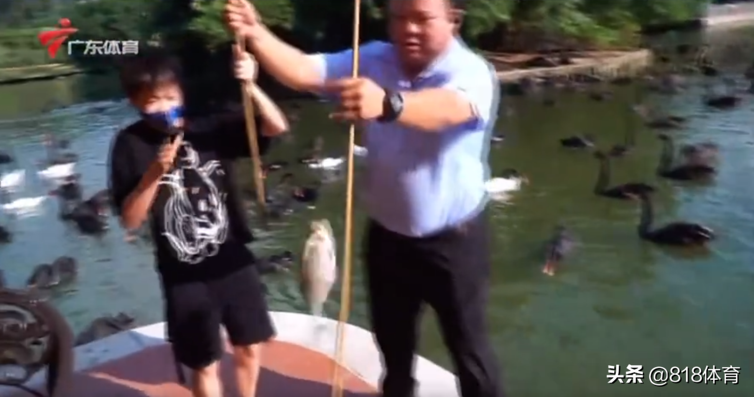 海王!全红婵长隆动物园一口气钓9条鱼,打破园区纪录嘚瑟:我厉害吗