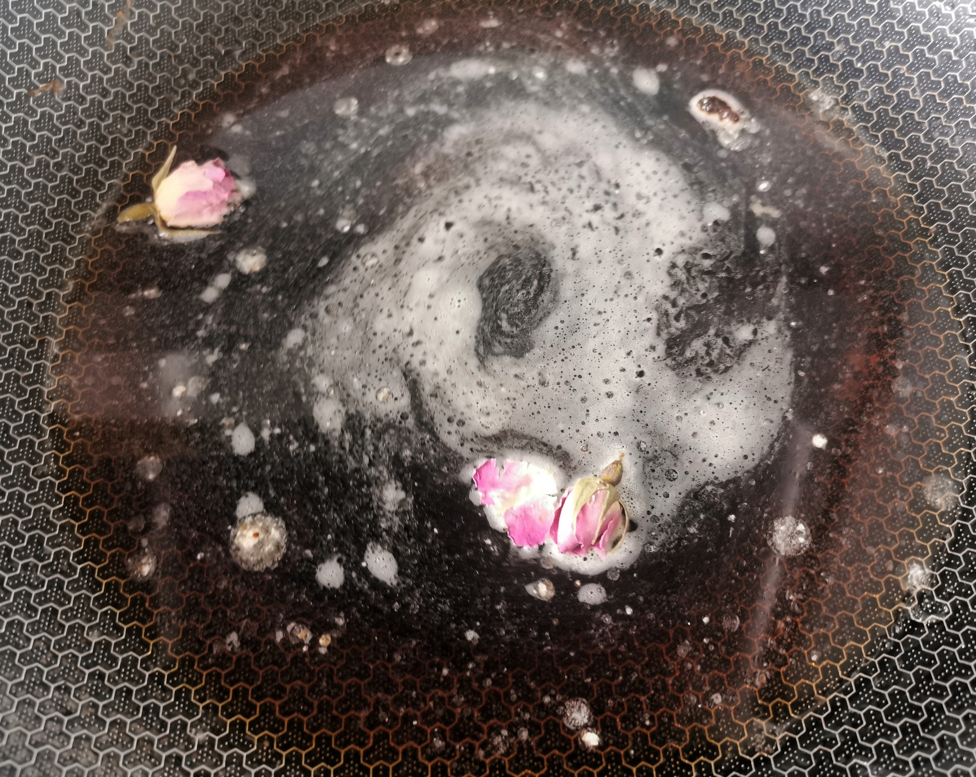 家裡有糯米粉的，試試做手工糍粑，淋上紅糖汁，比火鍋店的都好吃