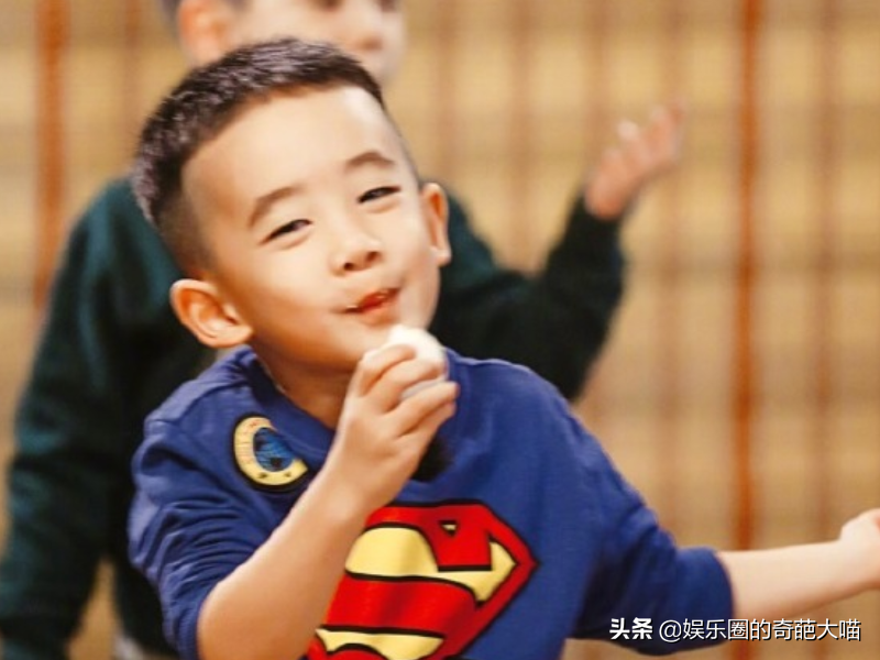 有種“挑著長”叫陳胤捷，完美避開媽媽基因，與陳小春複製粘貼