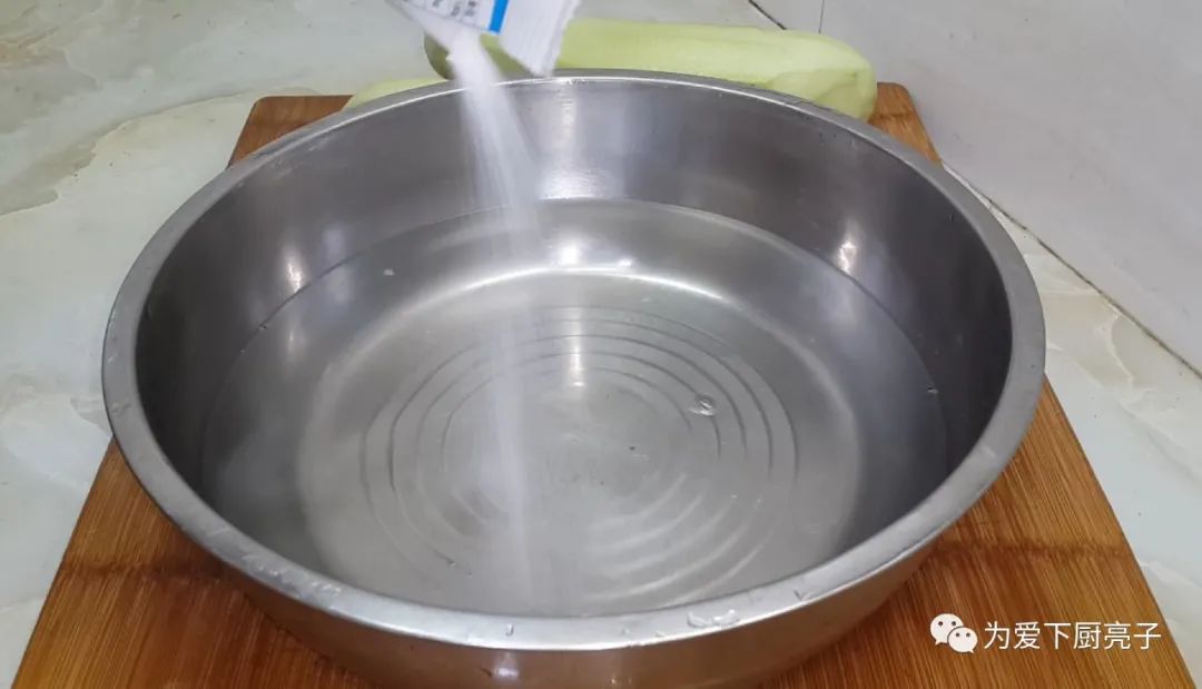 半斤大米1个茄子，锅里一焖，比吃红烧肉还过瘾，孩子天天嚷着吃