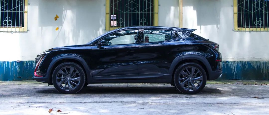 预售价11.59万起！长安UNI-T除了设计运动，开起来