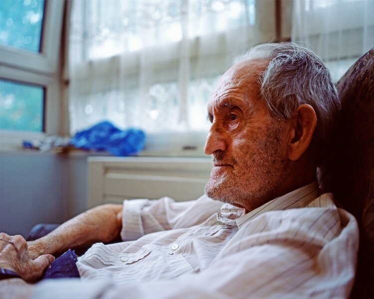 长寿有哪些共性？976名百岁老人调查：活得长不长，这3点很关键