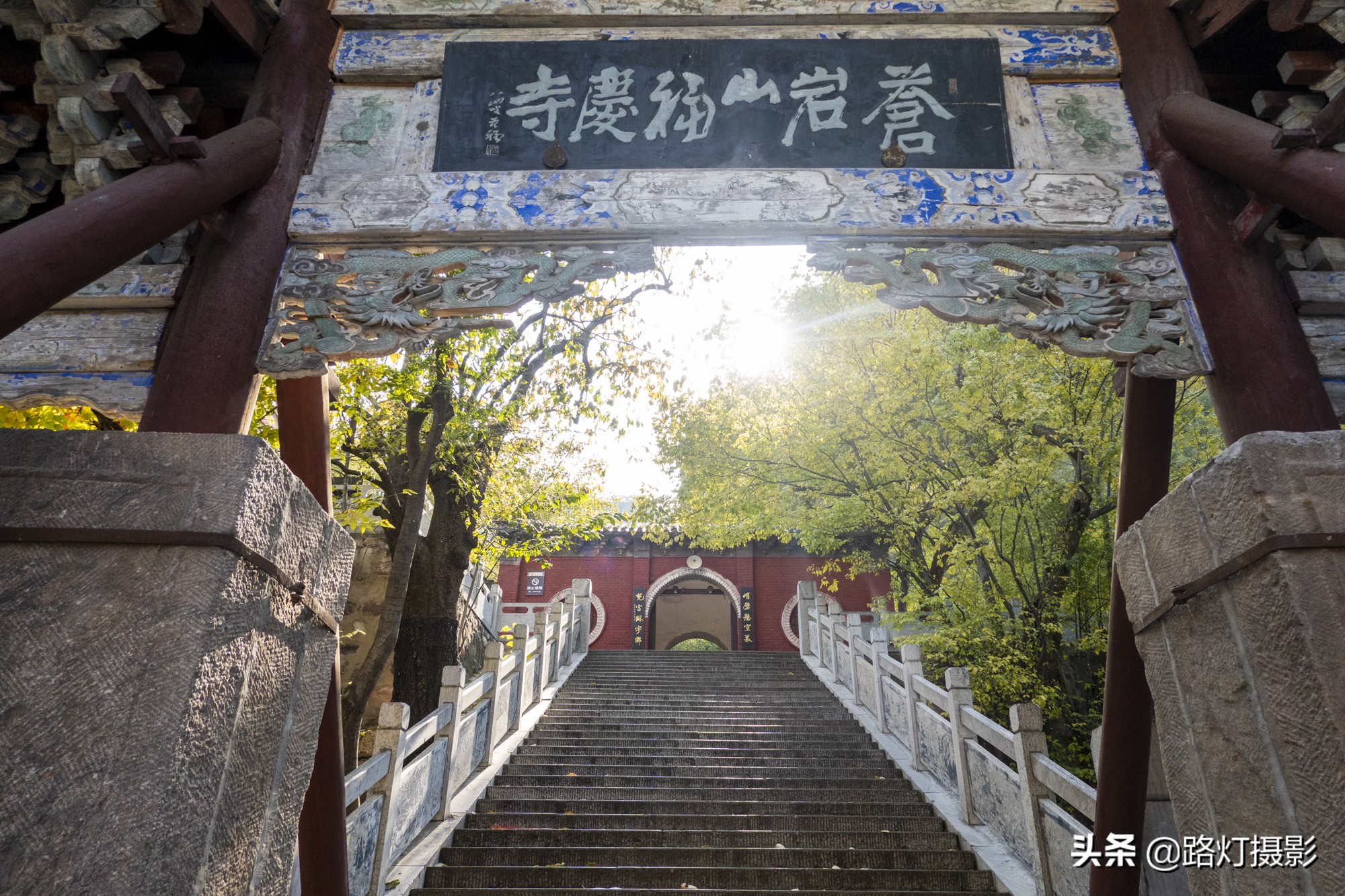 Flying in the sky!  There is a "hanging temple" in Hebei, which spans over 500 years of precipitous cliffs. It is a wonder