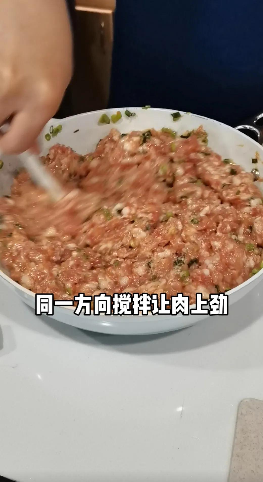 头伏吃饺子，你吃过不放姜不打花椒水但是味道更鲜甜的饺子吗？