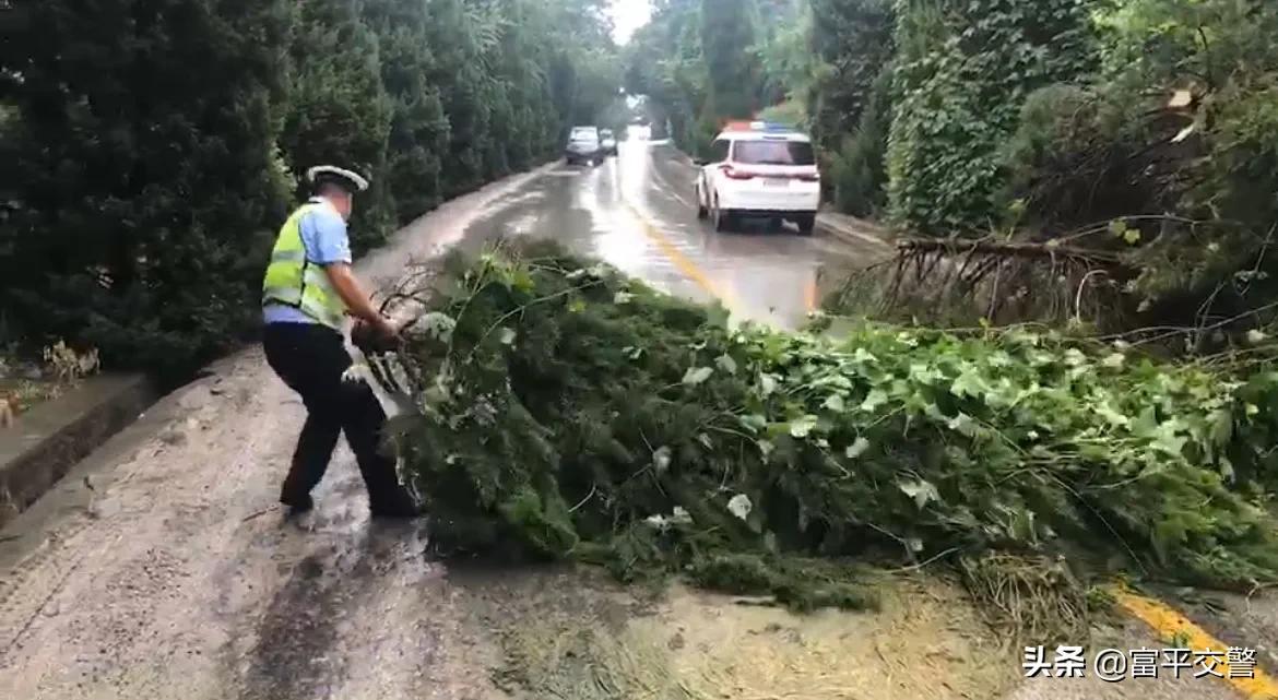 富平交警：多举措加强雨天交通安全管理