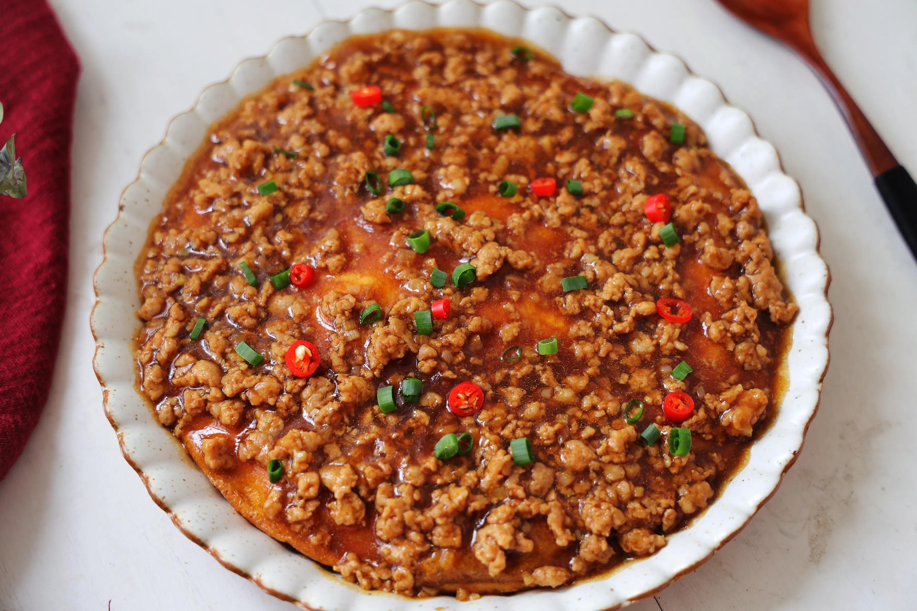 豆腐裡打入3個雞蛋，學會新吃法，鮮香味美特下飯，做一次饞一次