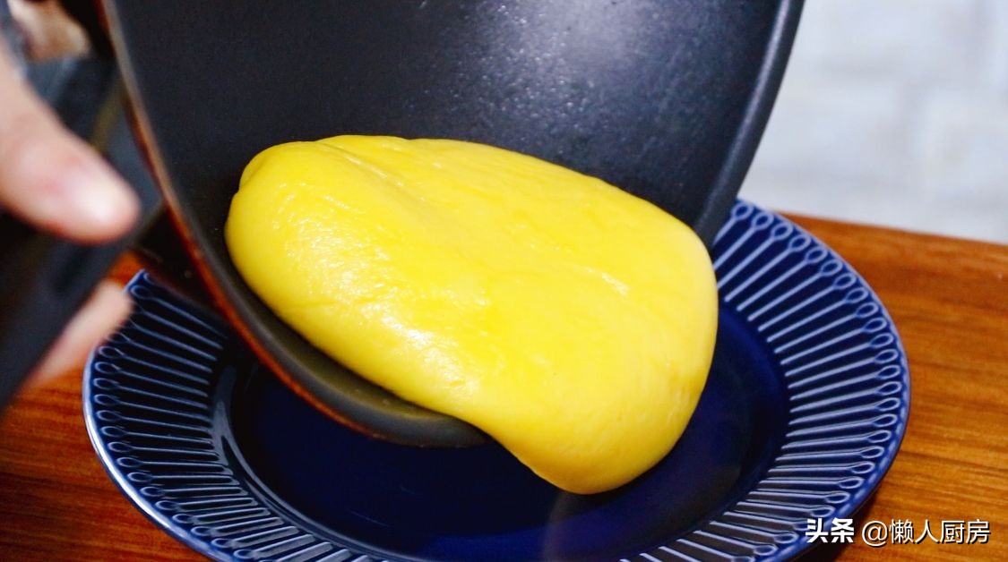 雞蛋和澱粉一起炒，不粘勺子，不粘盤子，吃起來軟糯香甜