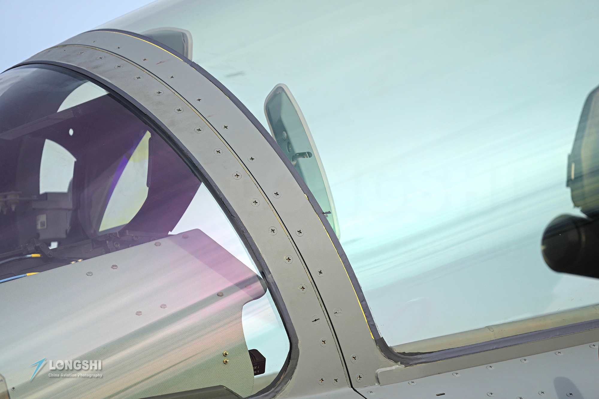 �麣��չ��Ļ�ڼ�����16����ս�������ǳ�������EA-18G¢�ϲ���