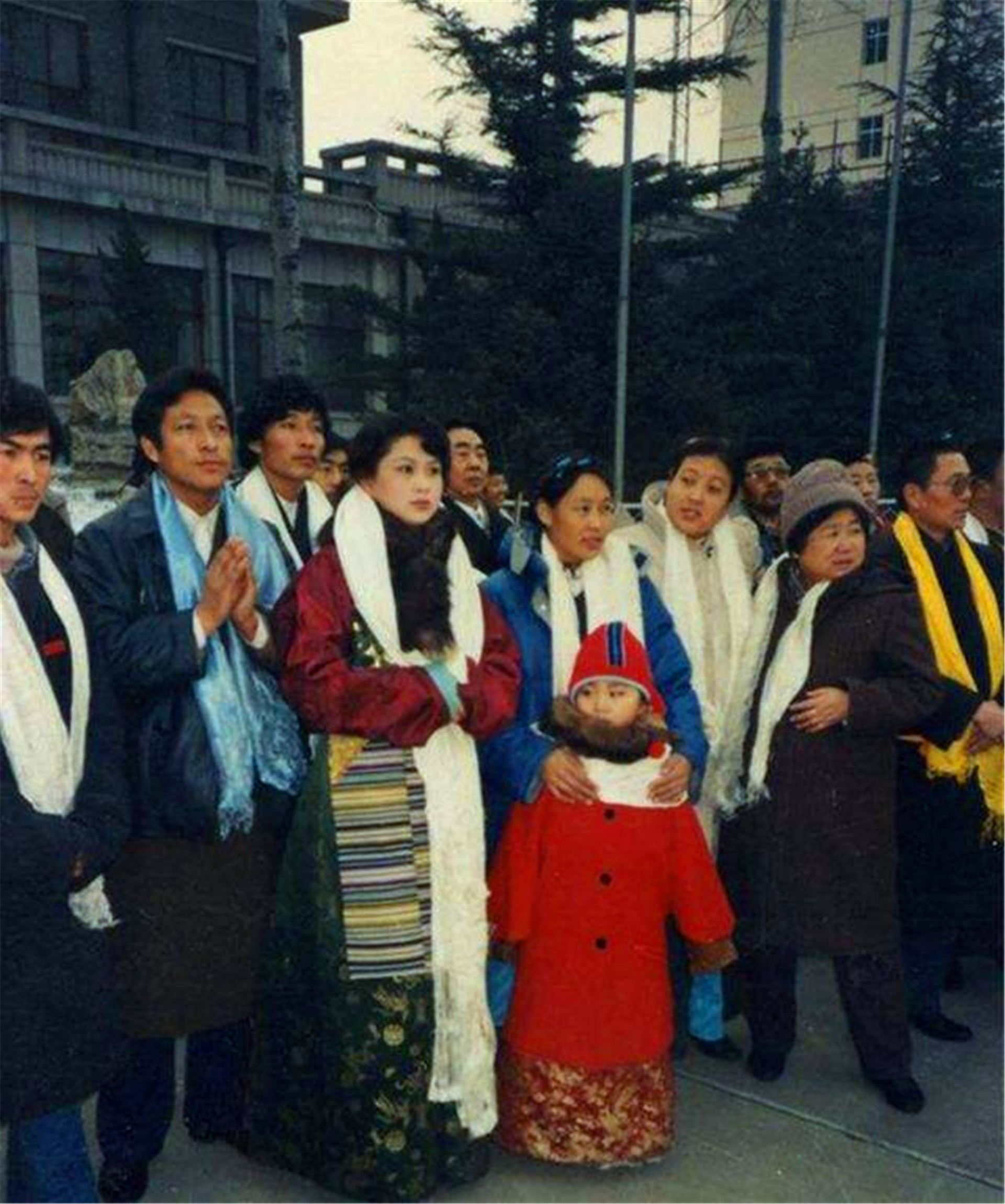 十世班禅活佛破例娶妻，19岁花季少女：我是佛祖派来考验你的
