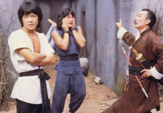 洪金宝力捧、成龙自叹不如，元彪为何还要在当红之年退出娱乐圈？