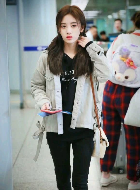 同样是双马尾，躲过了关晓彤，避开了鞠婧祎，