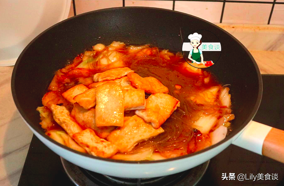 白菜燉豆腐時，先燉豆腐還是先炒白菜？ 都不對，大廚教你正確做法