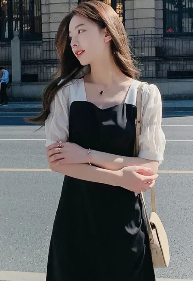 孙一宁走红后拍广告，穿衬衫故意解开几颗扣，