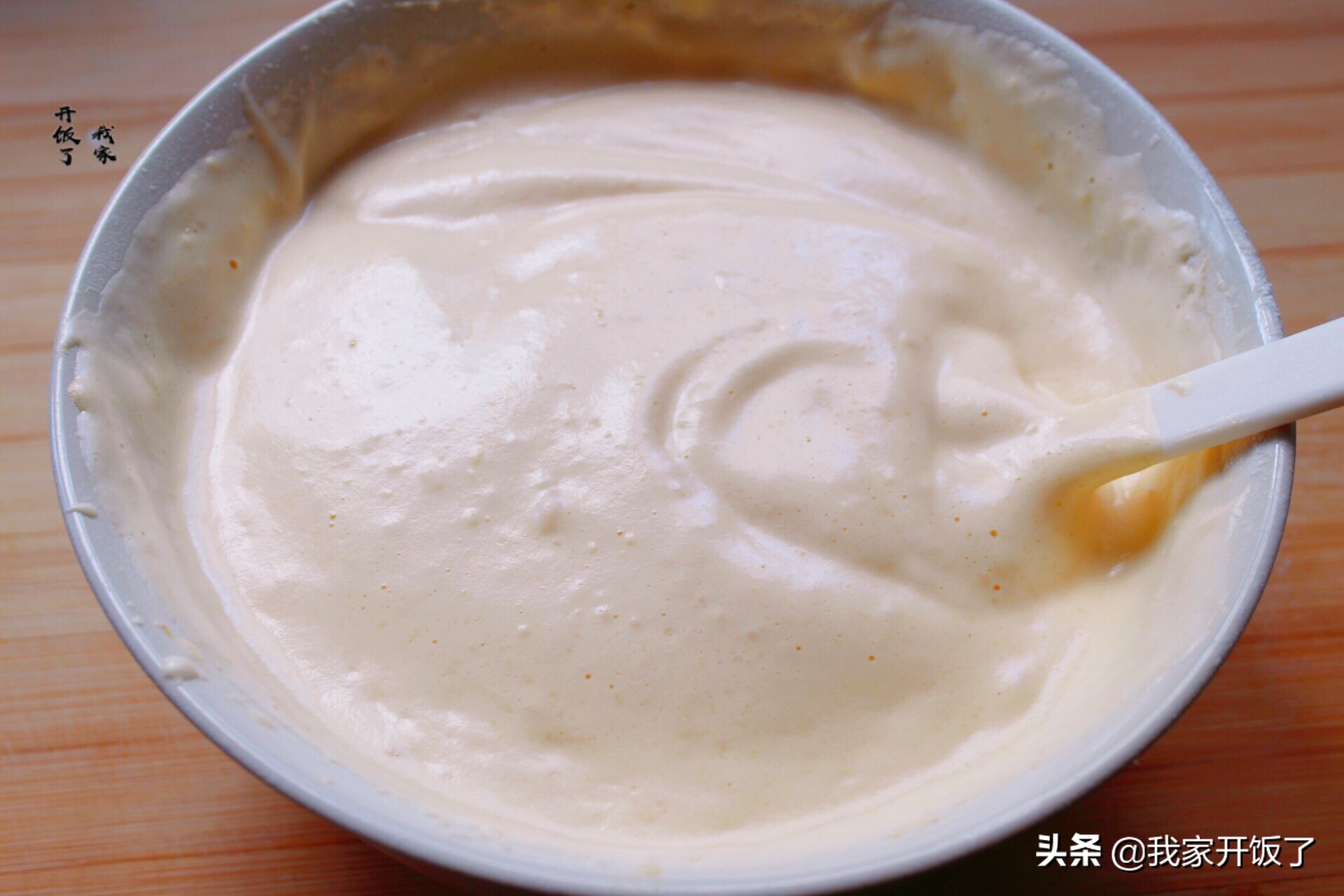 老式蜂蜜蛋糕，全蛋打發(fā)100%成功，口感細(xì)膩又綿軟，放3天也不硬