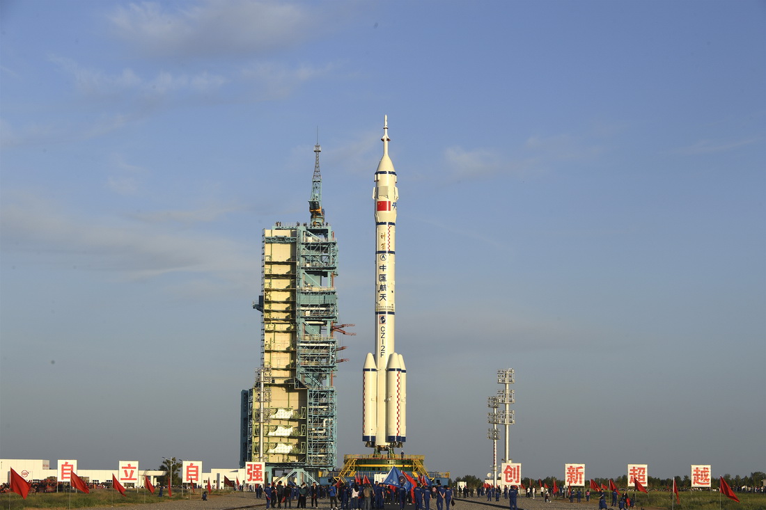 杨利伟在太空中听到“敲门声”，这神秘诡异的声音，究竟是什么？