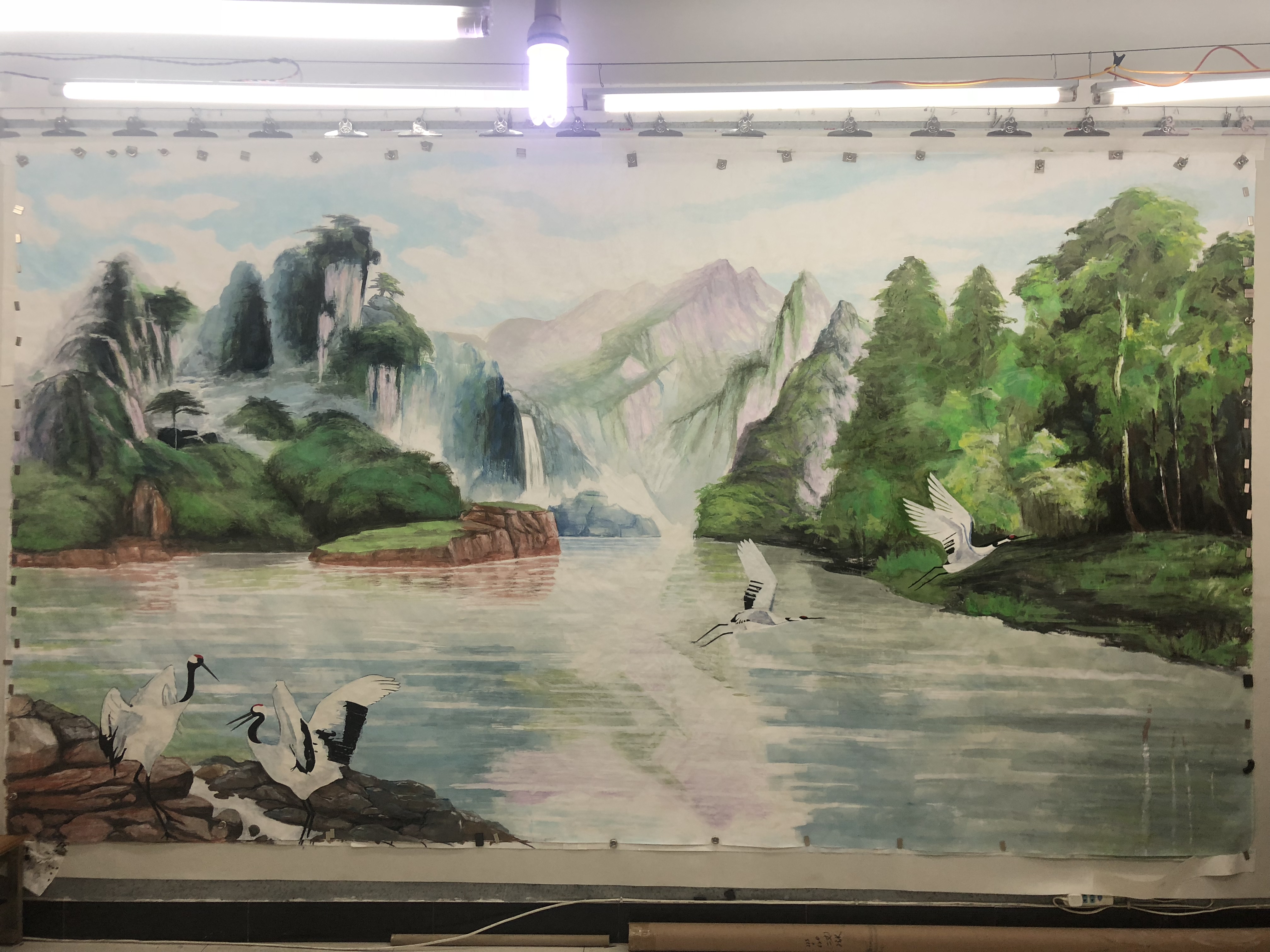 大型山水画“鹤翔吉地”在江西上饶问世
