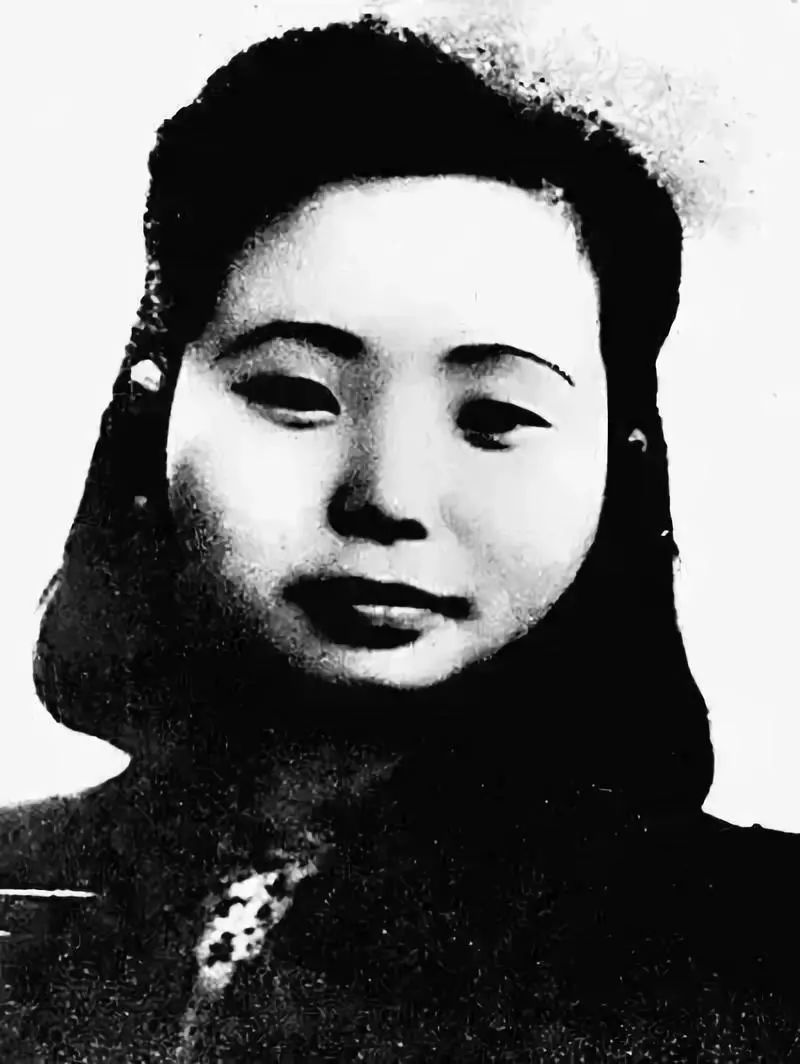 "此后,黄茂才经常找机会来看江竹筠,给她打气,见到江竹筠身体不适