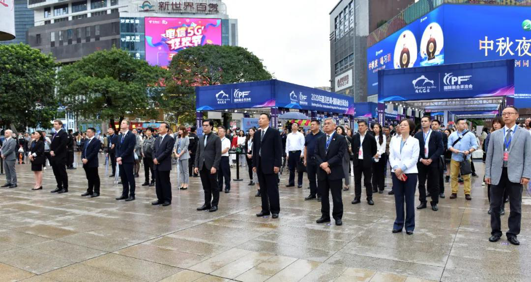 协会组织“遇见巴蜀·国际融合采洽会”在观音桥步行街成功举办