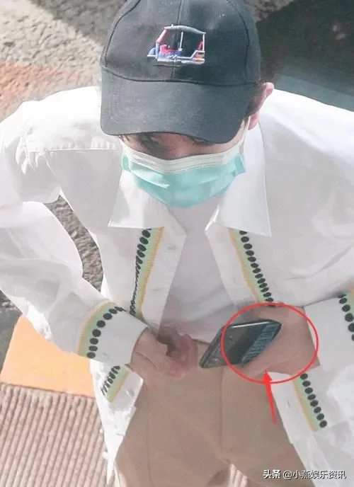 王源手机壳火了，不是图案是5个字，看清写的啥，瞬间明白了