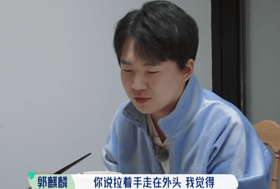 郭麒麟体重曾达196斤，因肥胖产生自卑心理，减下74斤后常年吃药